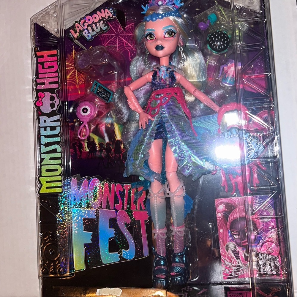 NEW Mattel Monster High Monster Fest Lagoona Blue Doll Outfit Festival Theme